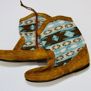 Minnetonka Southwestern Zip Leather Boots